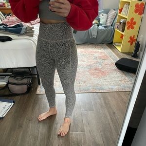 Athleta salutation stash pocket textured tights